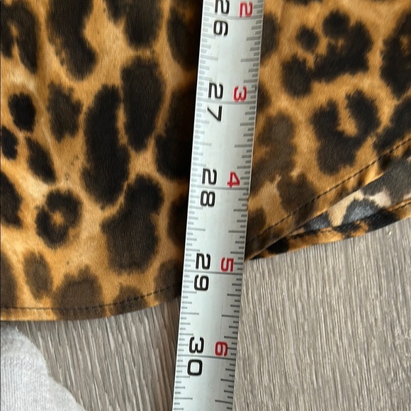Leopard Print V-Neck Women's Top - Picture 4 of 6